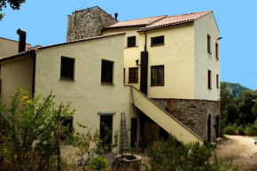  Le Petit Chateau  Вецци Портио